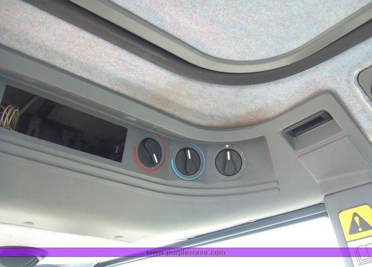 image for item 2172 1997 Ford 6640SL tractor