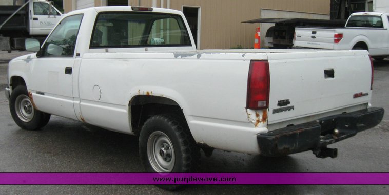 image for item 2210 1994 GMC Sierra C1500 pickup truck