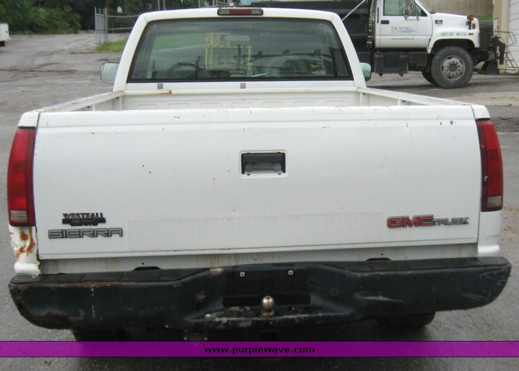 image for item 2210 1994 GMC Sierra C1500 pickup truck