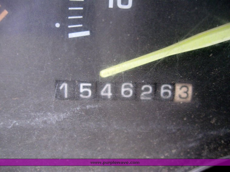 image for item 2210 1994 GMC Sierra C1500 pickup truck