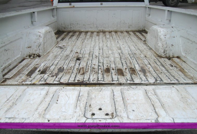 image for item 2210 1994 GMC Sierra C1500 pickup truck