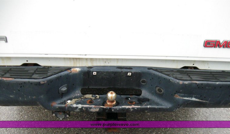 image for item 2210 1994 GMC Sierra C1500 pickup truck