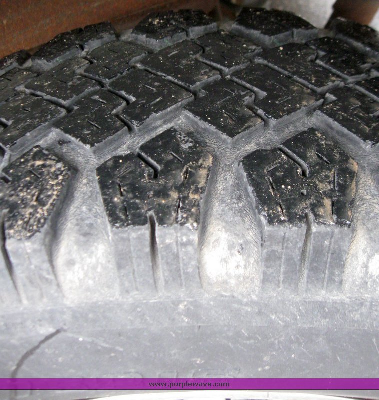 image for item 2210 1994 GMC Sierra C1500 pickup truck