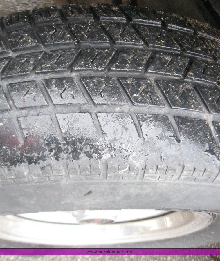 image for item 2210 1994 GMC Sierra C1500 pickup truck