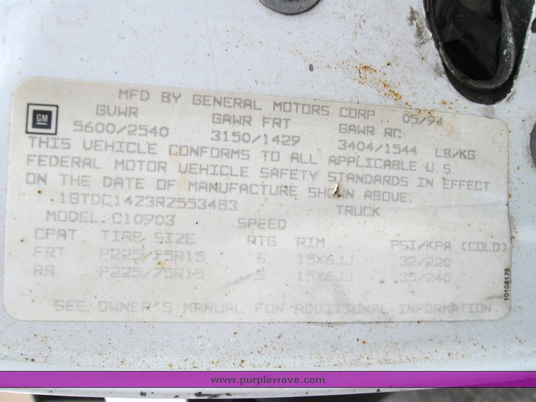 image for item 2210 1994 GMC Sierra C1500 pickup truck