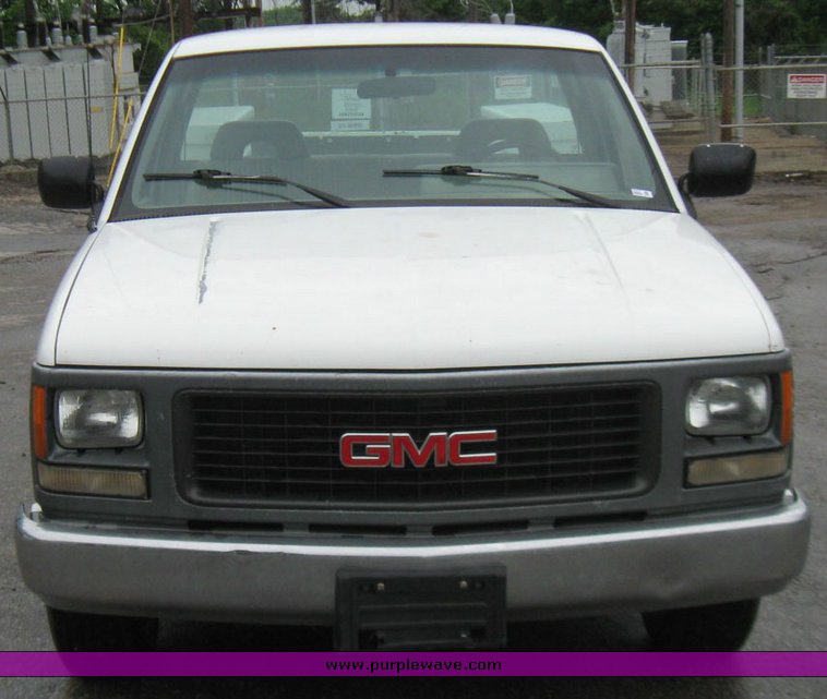 image for item 2213 1994 GMC Sierra C1500 pickup truck