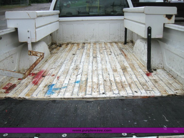 image for item 2213 1994 GMC Sierra C1500 pickup truck