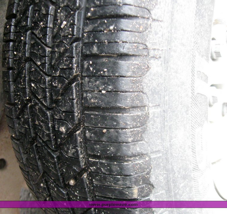 image for item 2213 1994 GMC Sierra C1500 pickup truck