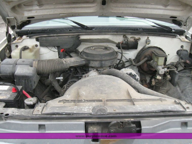 image for item 2213 1994 GMC Sierra C1500 pickup truck