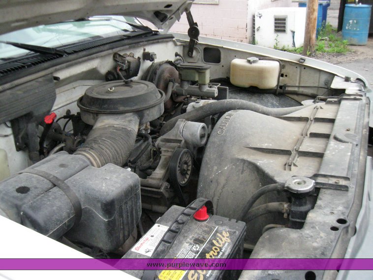 image for item 2213 1994 GMC Sierra C1500 pickup truck