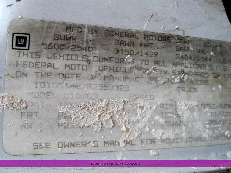 image for item 2213 1994 GMC Sierra C1500 pickup truck