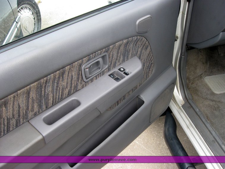 image for item 2214 1999 Nissan Frontier