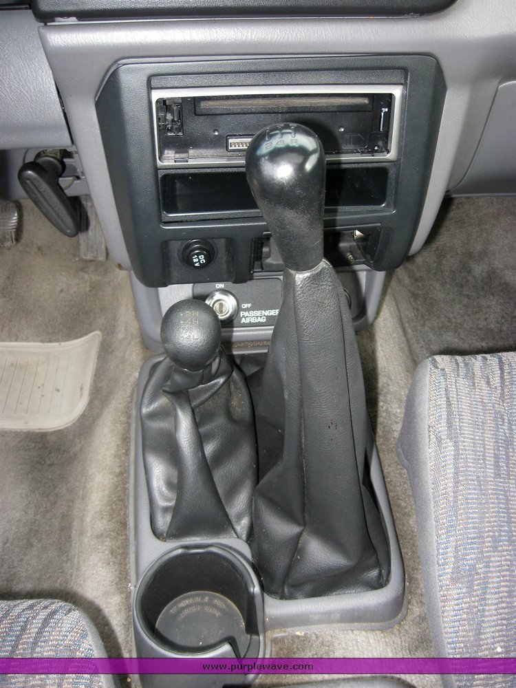 image for item 2214 1999 Nissan Frontier