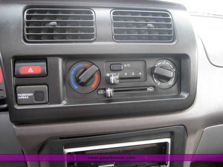 image for item 2214 1999 Nissan Frontier