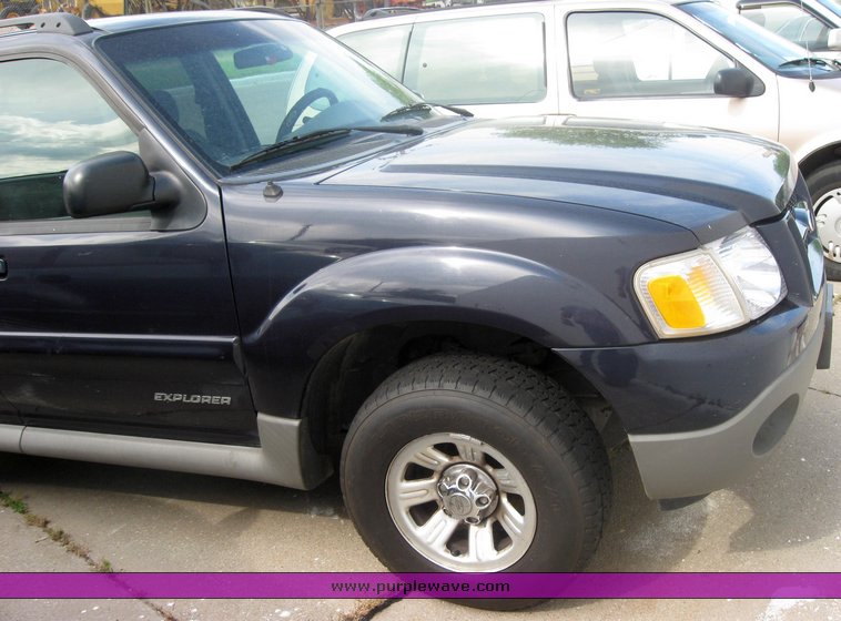 image for item 2216 2001 Ford Explorer Sport Trac