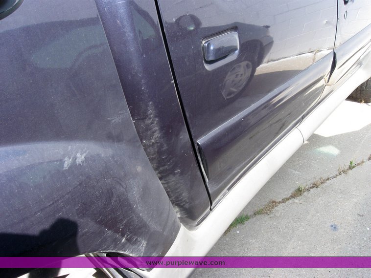 image for item 2216 2001 Ford Explorer Sport Trac