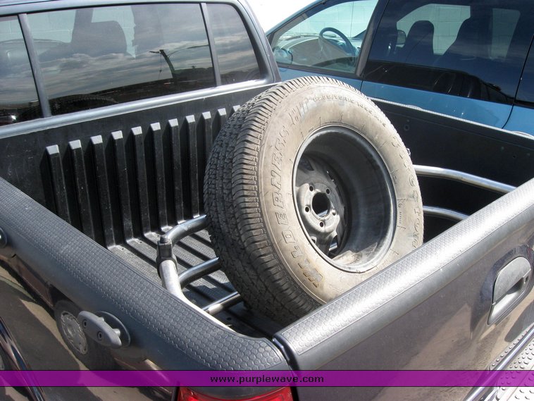 image for item 2216 2001 Ford Explorer Sport Trac