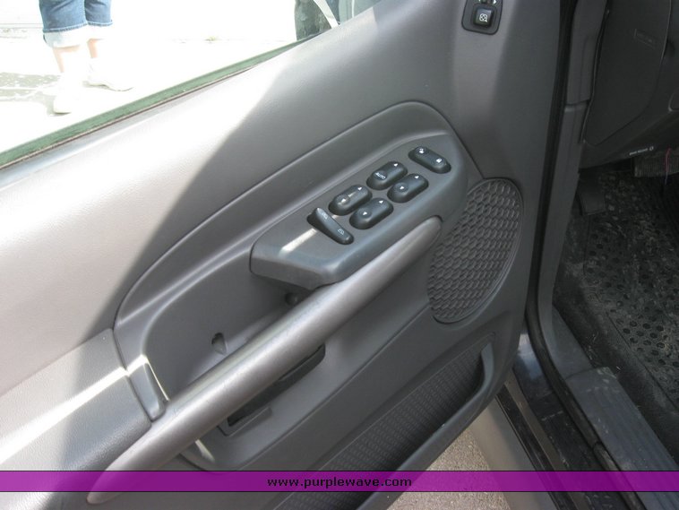 image for item 2216 2001 Ford Explorer Sport Trac