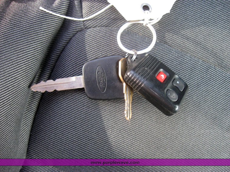 image for item 2216 2001 Ford Explorer Sport Trac