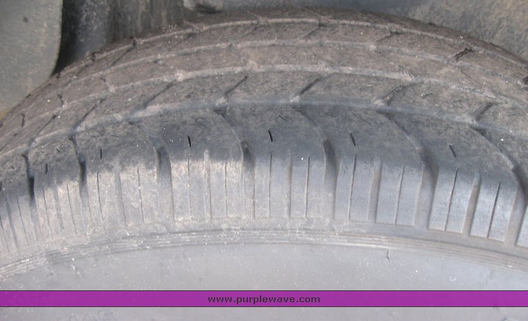 image for item 2216 2001 Ford Explorer Sport Trac