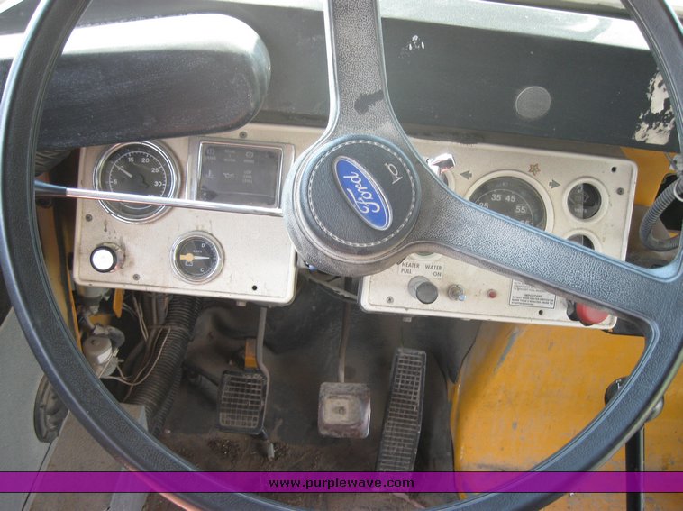 image for item 2278 1993 Ford B700F  65 passenger school bus