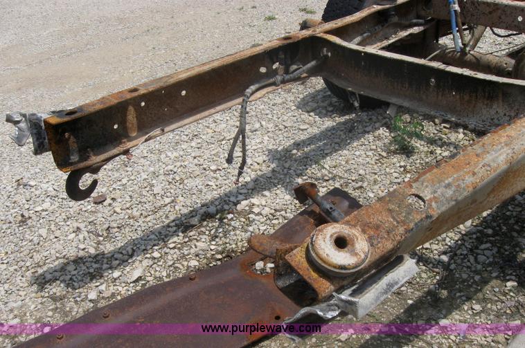 image for item 2499 2000 Ford E350 Bluebird school bus chassis, engine, and transmission