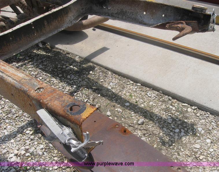 image for item 2499 2000 Ford E350 Bluebird school bus chassis, engine, and transmission