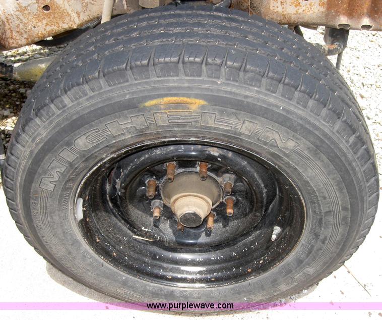 image for item 2499 2000 Ford E350 Bluebird school bus chassis, engine, and transmission