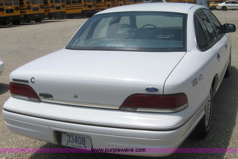 image for item 2501 1992 Ford Crown Victoria