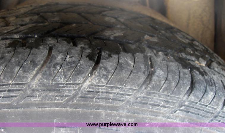 image for item 2501 1992 Ford Crown Victoria