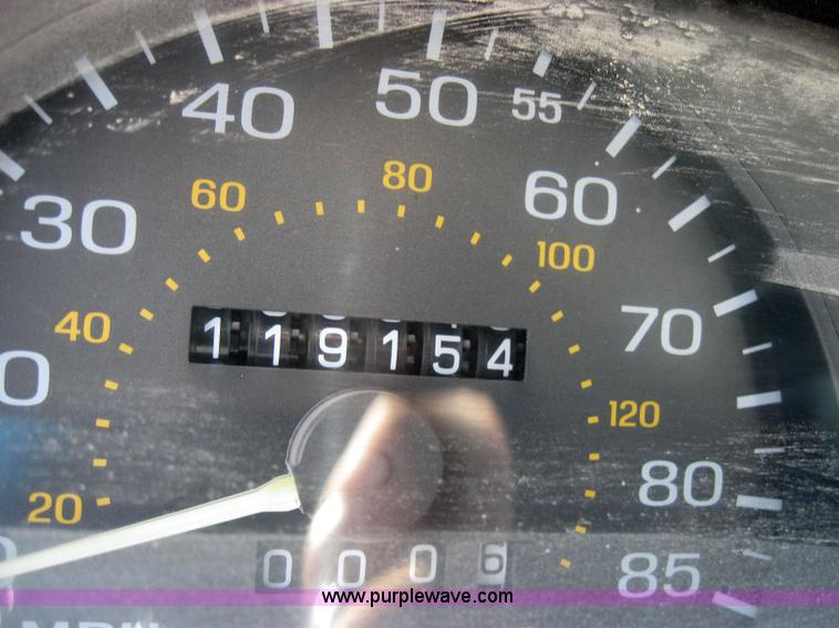 image for item 2501 1992 Ford Crown Victoria