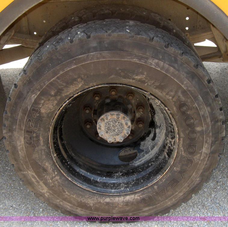 image for item 2502 1996 International Series 3000 Genesis school bus