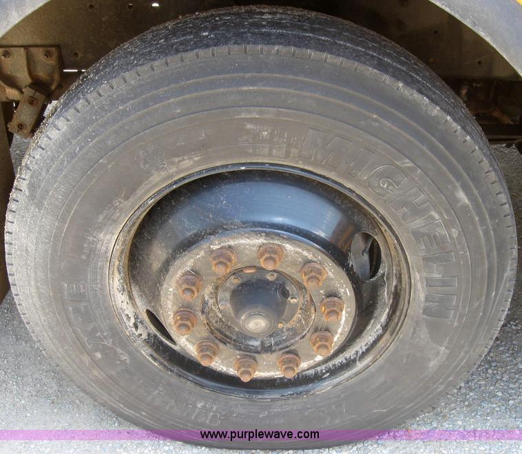 image for item 2502 1996 International Series 3000 Genesis school bus