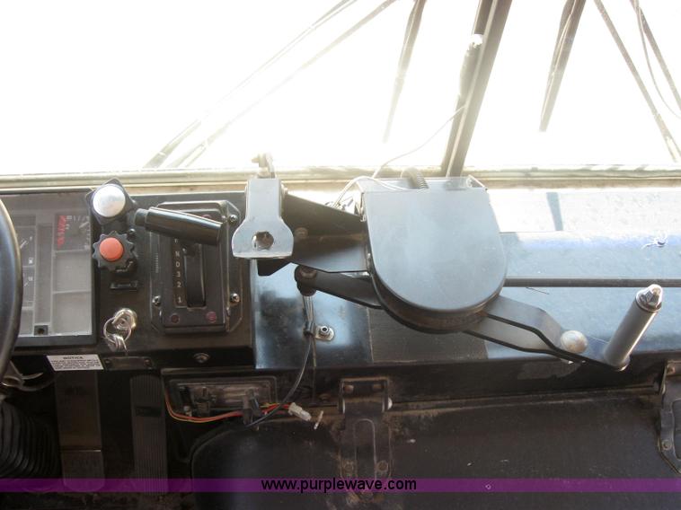 image for item 2502 1996 International Series 3000 Genesis school bus