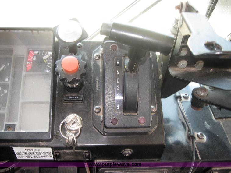 image for item 2502 1996 International Series 3000 Genesis school bus