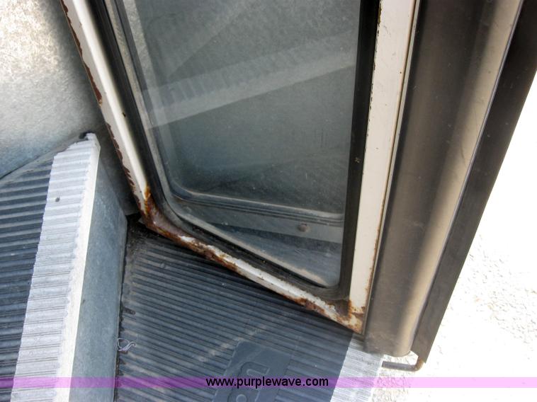 image for item 2502 1996 International Series 3000 Genesis school bus