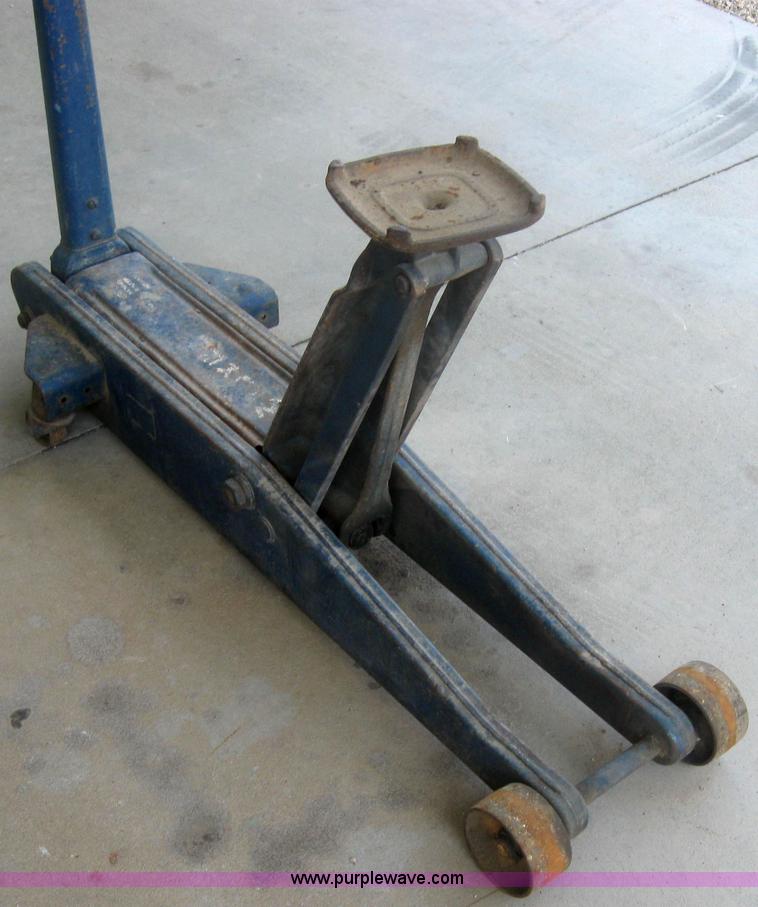 image for item 2503 Walker four ton floor jack