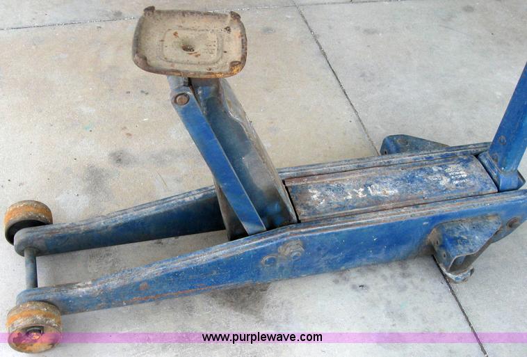 image for item 2503 Walker four ton floor jack
