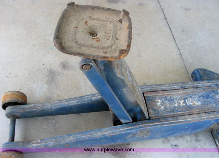 image for item 2503 Walker four ton floor jack