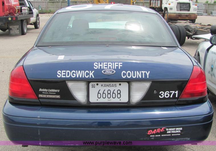 image for item 4131 2006 Ford Crown Victoria Police Interceptor