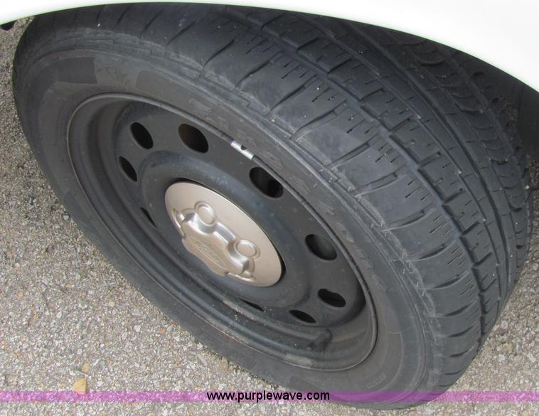 image for item 4131 2006 Ford Crown Victoria Police Interceptor