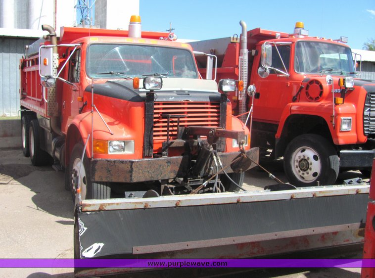 image for item 4393 1993 International 4900 6x4 tandem axle dump truck