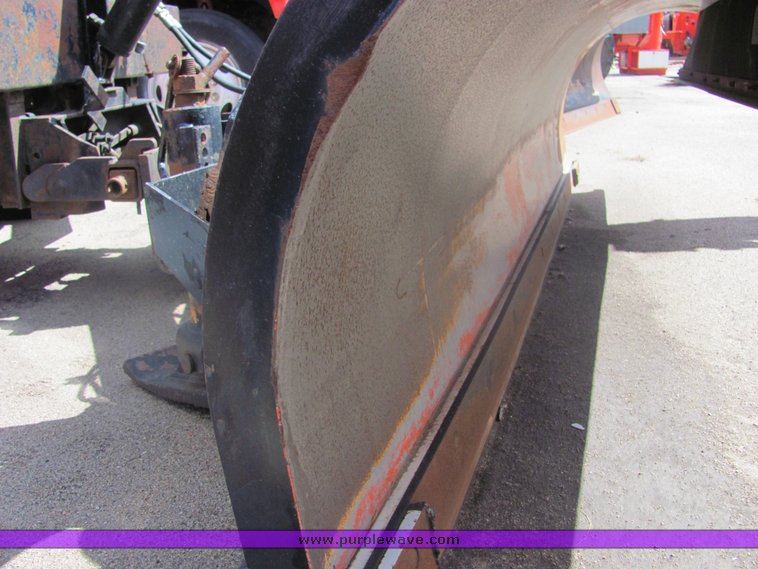 image for item 4393 1993 International 4900 6x4 tandem axle dump truck