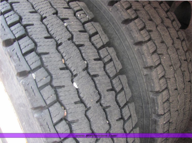 image for item 4393 1993 International 4900 6x4 tandem axle dump truck