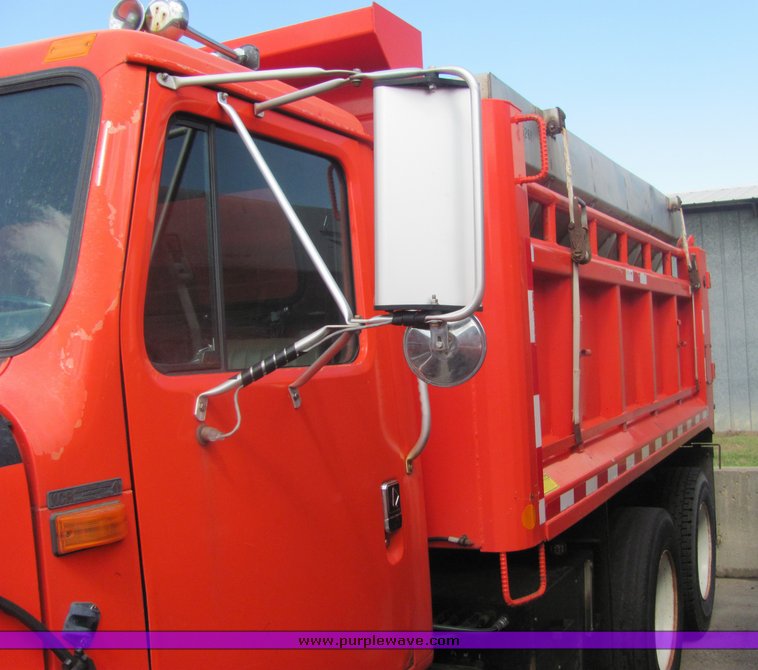 image for item 4393 1993 International 4900 6x4 tandem axle dump truck