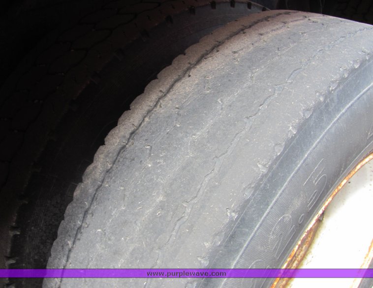 image for item 4393 1993 International 4900 6x4 tandem axle dump truck