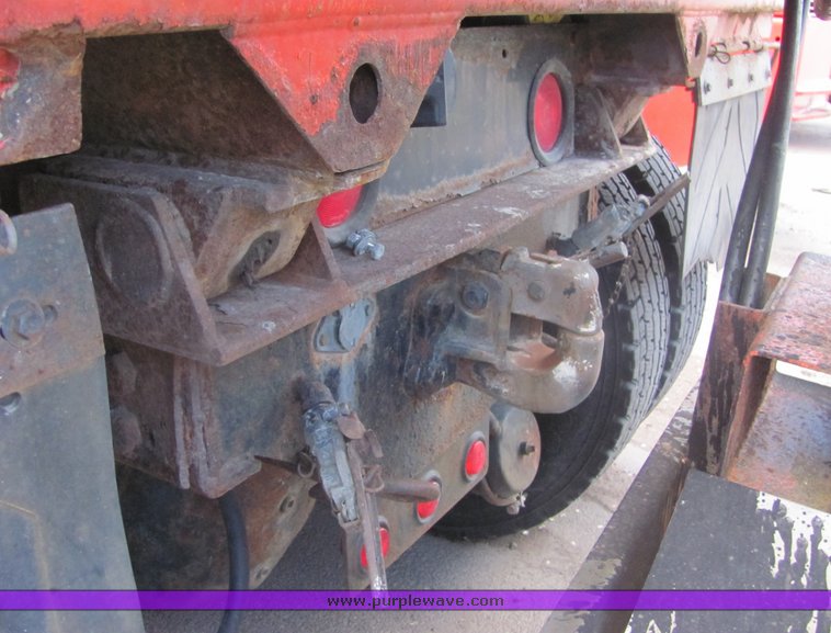 image for item 4393 1993 International 4900 6x4 tandem axle dump truck