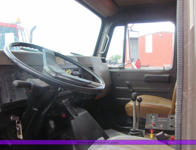 image for item 4393 1993 International 4900 6x4 tandem axle dump truck