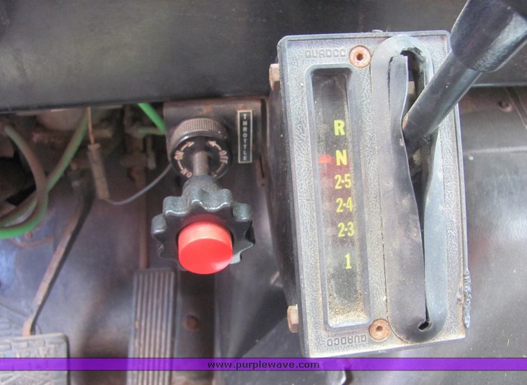 image for item 4393 1993 International 4900 6x4 tandem axle dump truck