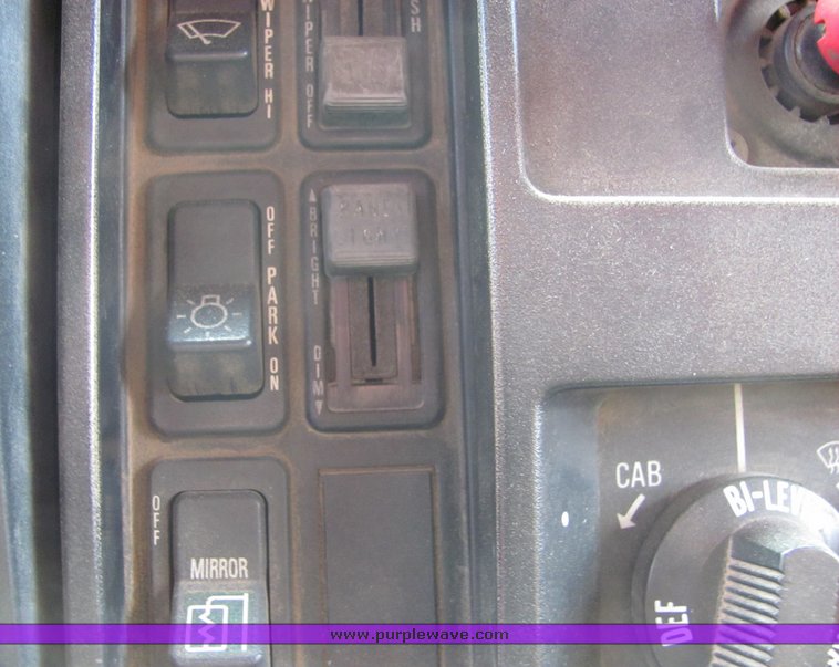 image for item 4393 1993 International 4900 6x4 tandem axle dump truck